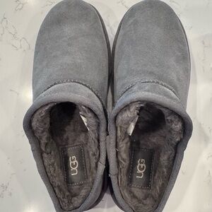 UGG Classic Slip on